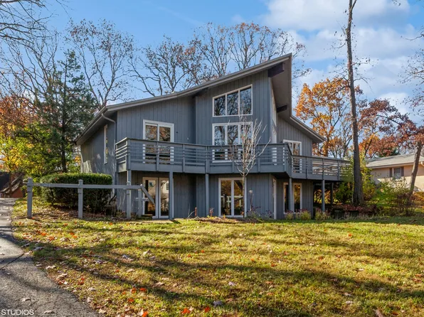 27W771 Washington Ave, Winfield, IL 60190