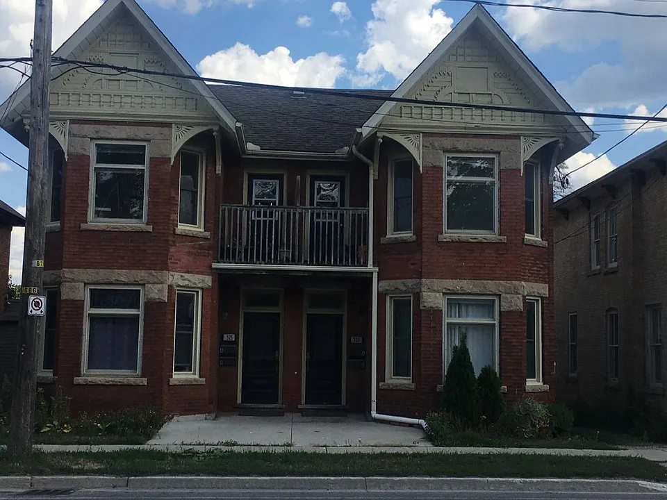 323 Woolwich St #B