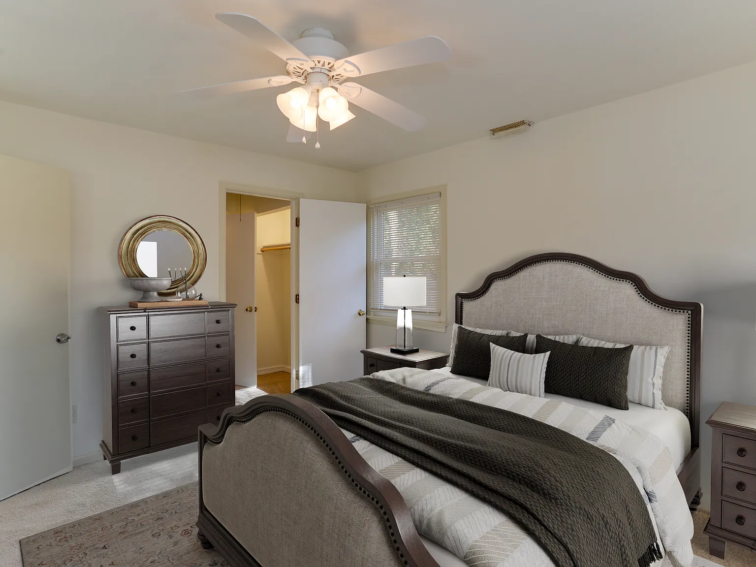 3 bed, 1142 sqft, $1,975 — Photo 4