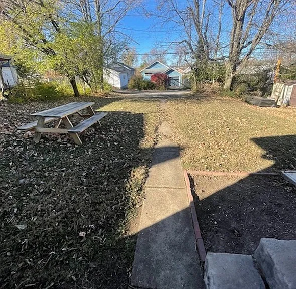 1208 S Lincoln St — Photo 2