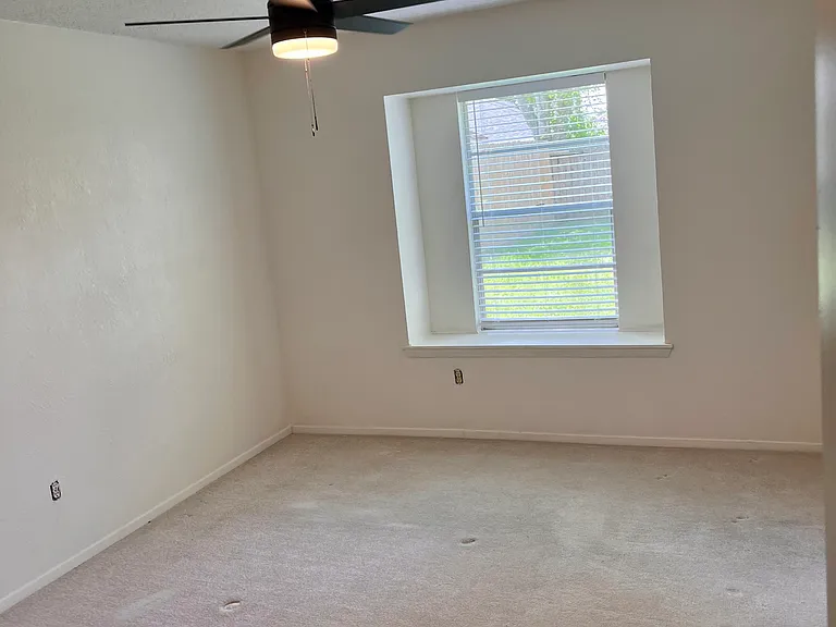 802 Voyager Dr — Photo 22