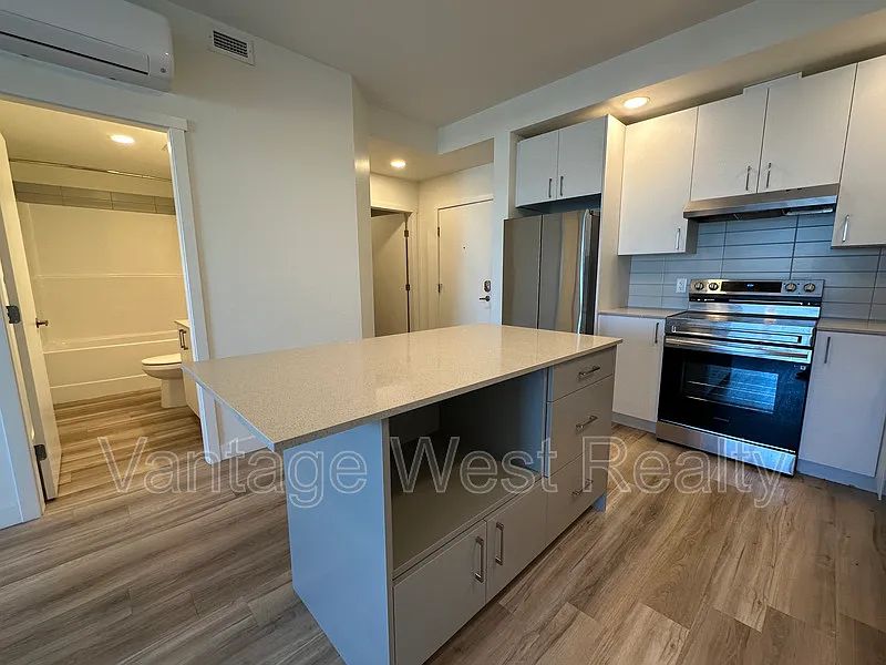 1 bed, 1.0 bath, $1,750 — Photo 3