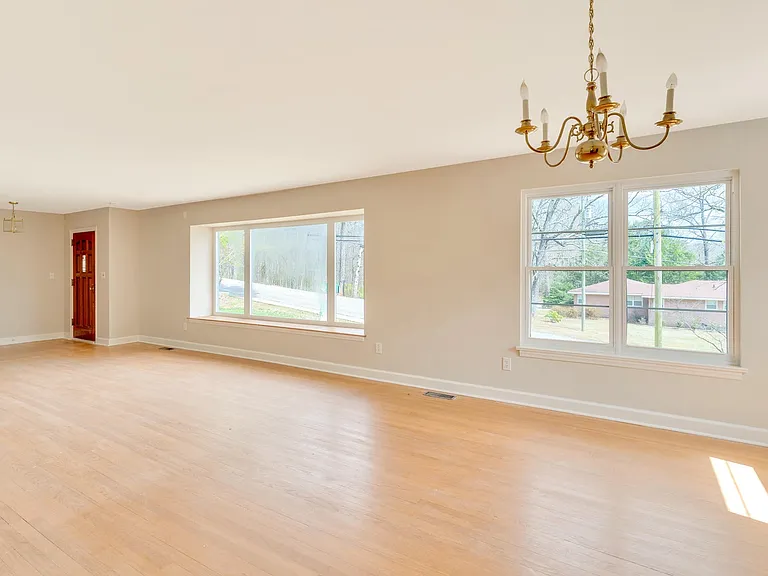 1109 James Blvd — Photo 24