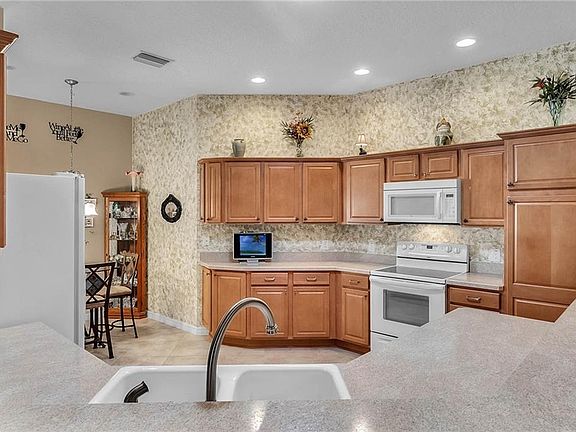 2nd image of 2360 Southwood Dr