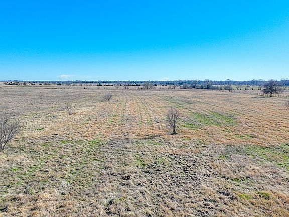 3rd image of 2 Northeast Cres #2160