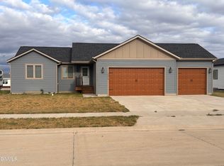 1200 Tara Ln SW, Watford City, ND 58854