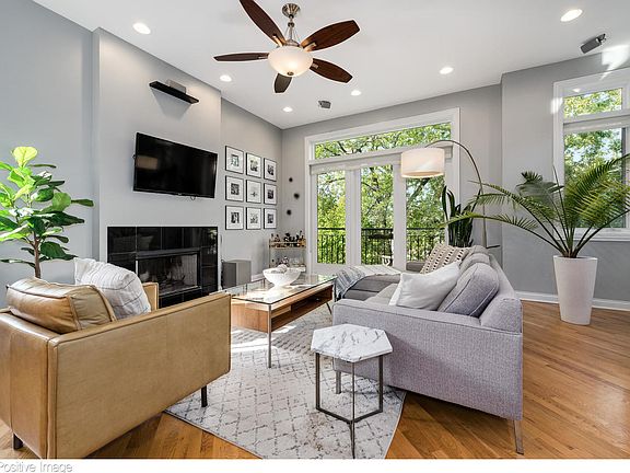 3rd image of 2047 N Mozart St Unit 3