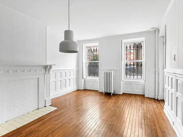 252 Vernon Avenue image 1 of 6