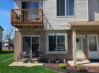27743 Carini Villa St, Roseville, MI 48066