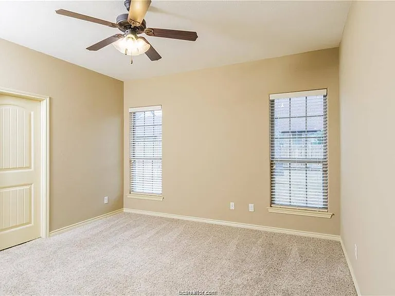 3010 Old Ironsides Dr — Photo 9