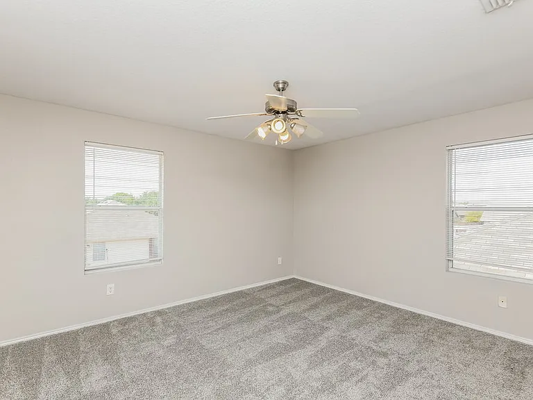 1101 Maplewood Ln — Photo 14