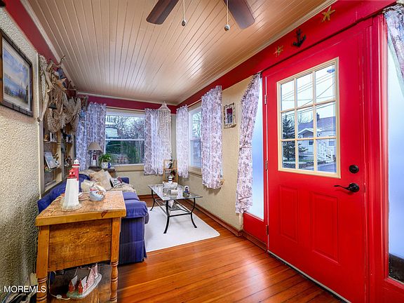3rd image of 10 Grant Avenue