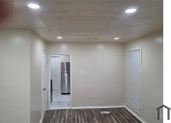 5 bed, 1100 sqft, $3,770 — Photo 2