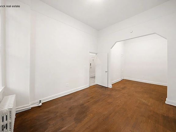 3rd image of 36 Willow Pl #Gf