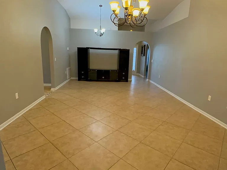 2292 Peerless Ln W — Photo 4