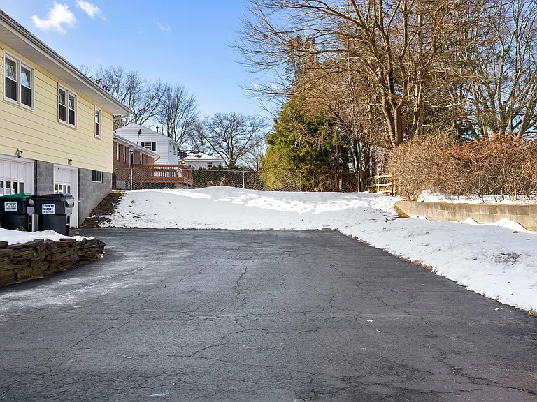 8 Warwick Ave #A — Photo 29