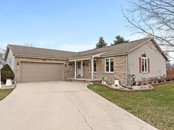 810 Sequoia COURT, Manitowoc, WI 54220