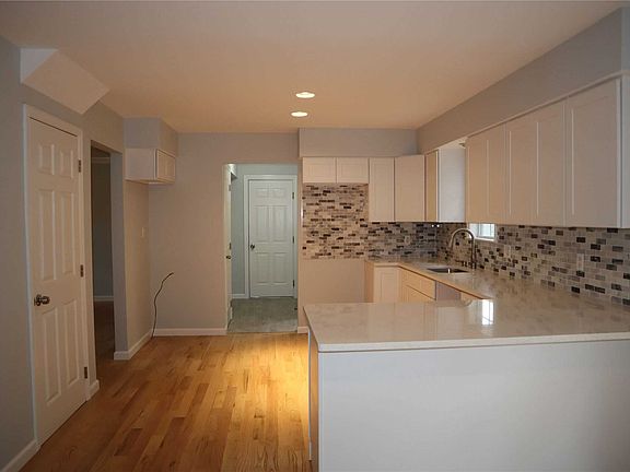 3rd image of 36A Miller Ave