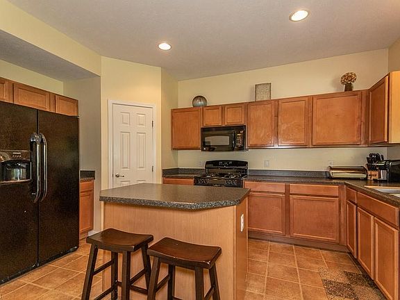 3rd image of 851 Arbor Trails Dr