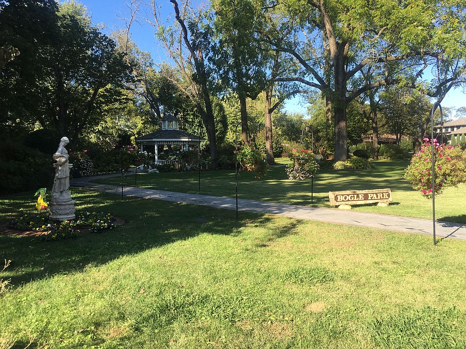 One block to Bogle Park