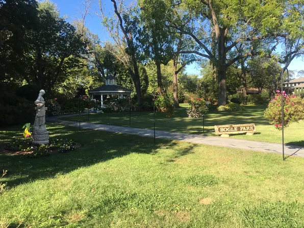 211 NW D St, Bentonville, AR 72712