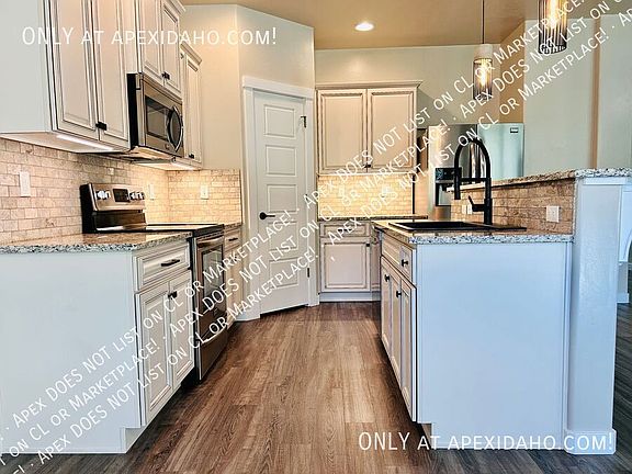 4th image of 1354 E Argence St