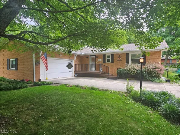 1595 Sackett Hills Dr, Akron, OH 44313