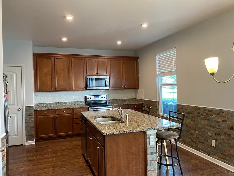 2429 Miranda Dr — Photo 32