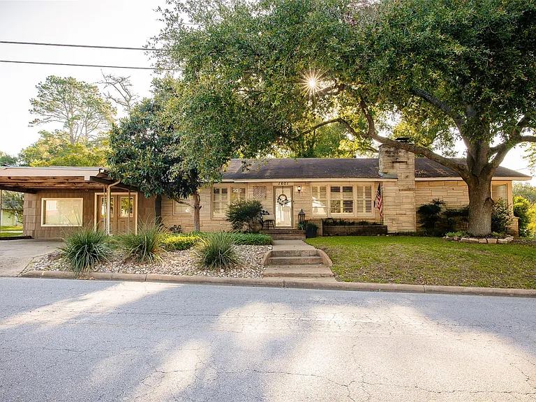 1601 S Chappell Hill St — Photo 19