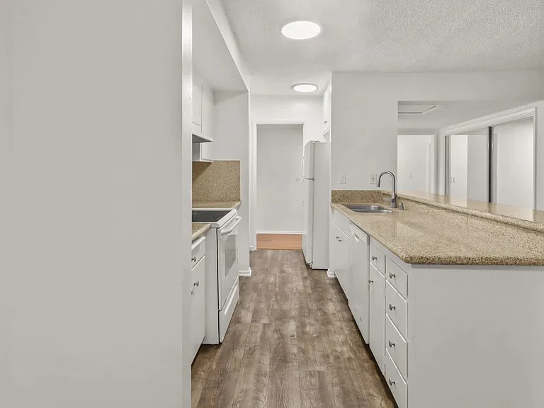 11946 Montana Ave #103 — Photo 8