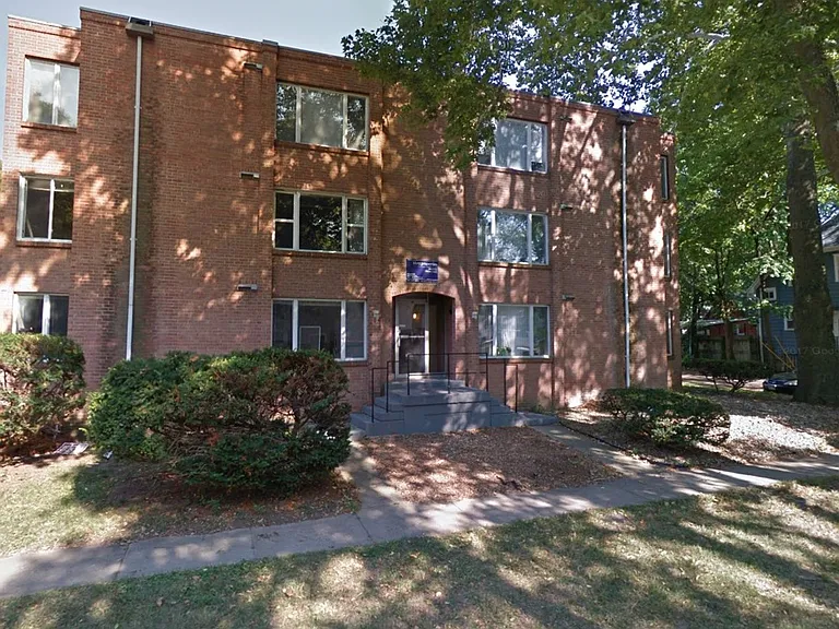 409 W Elm St — Photo 3