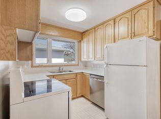 6 Makinak Bay, Winnipeg, MB R2Y1B9