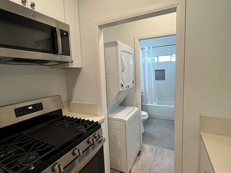211 N Loma Ave — Photo 6