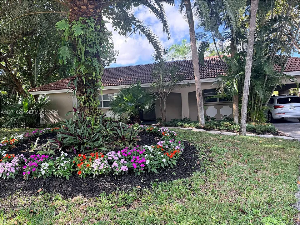 2857 N Palm Aire Dr #2857