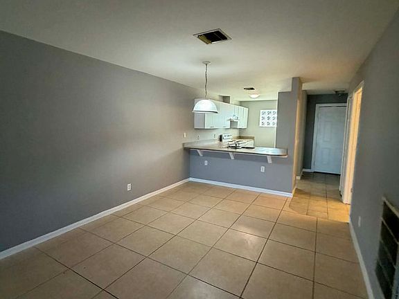 5th image of 721 SW 36th St #201