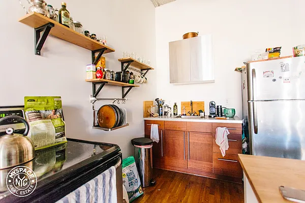 Rented by MySpaceNYC | media 27