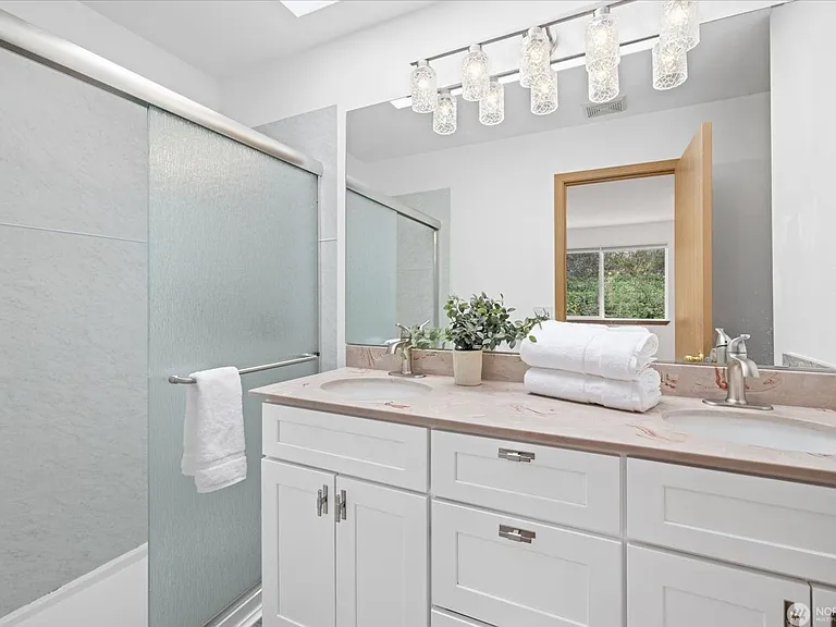 3001 S Charlestown St — Photo 15