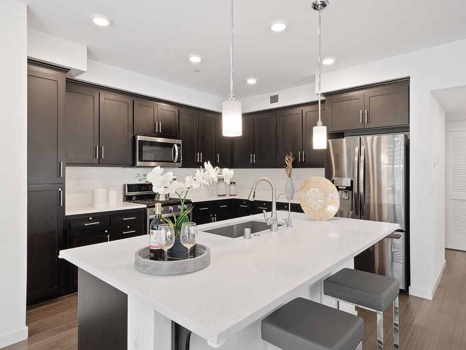 1st image of 655 Blackbury Ln