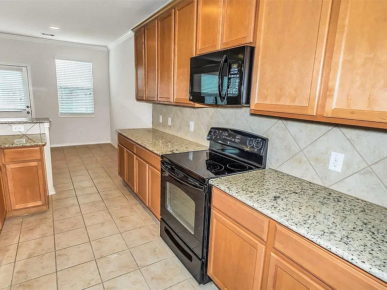 6475 Calgary Woods Ln — Photo 8