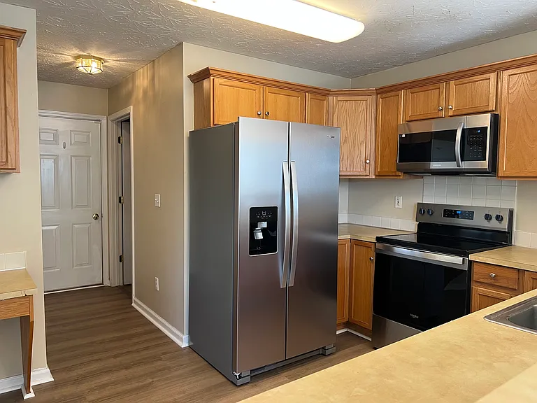 3885 Winthrop Dr — Photo 10
