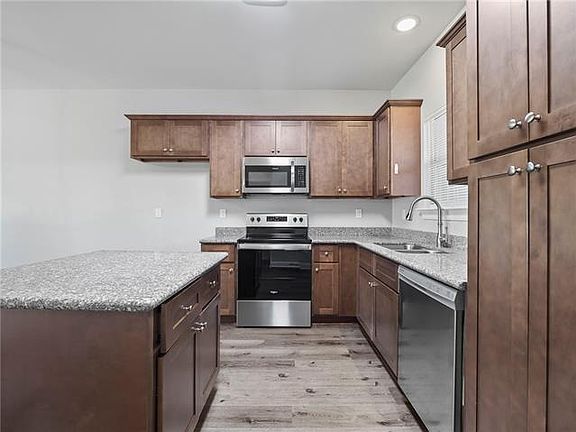 4th image of 115 Village Oaks Blvd