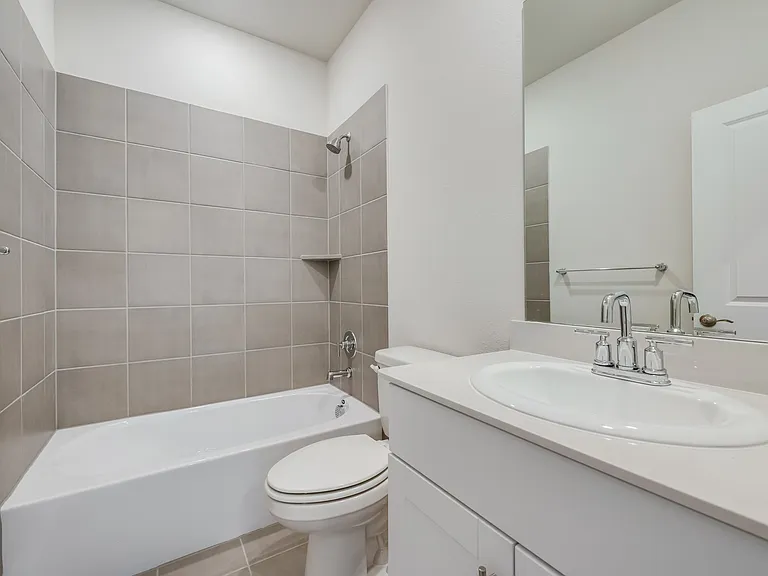 210 Olympus St — Photo 2