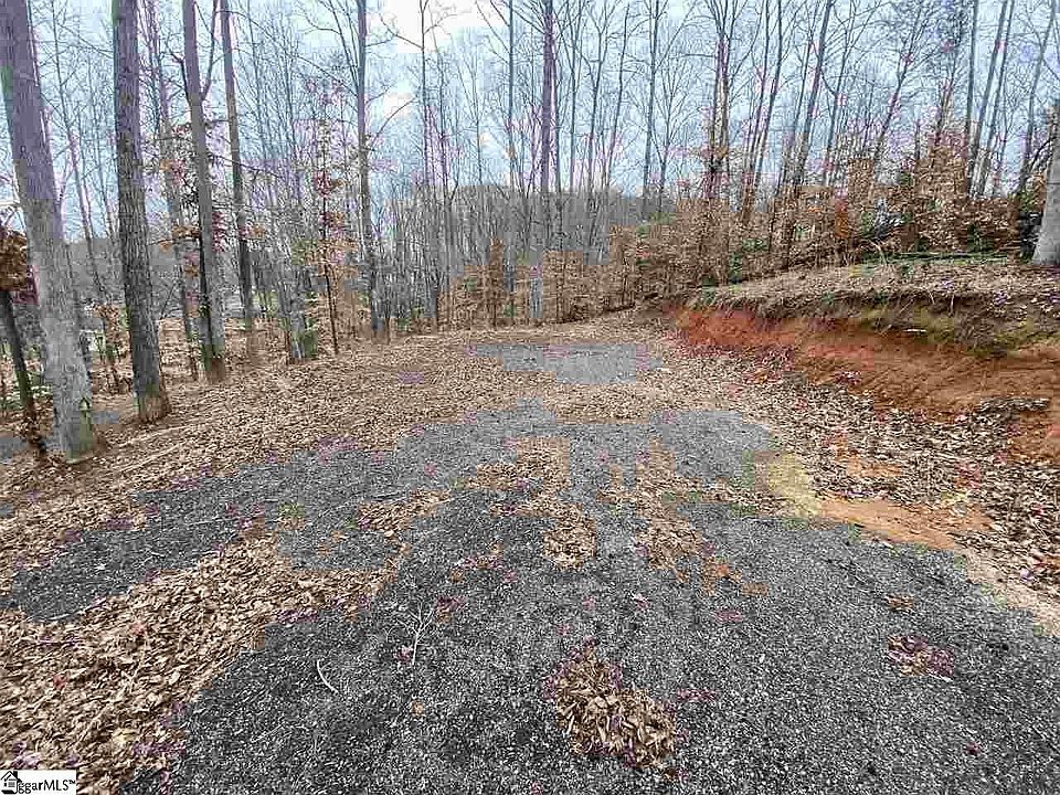 1st image of 16 Green Leaf Dr