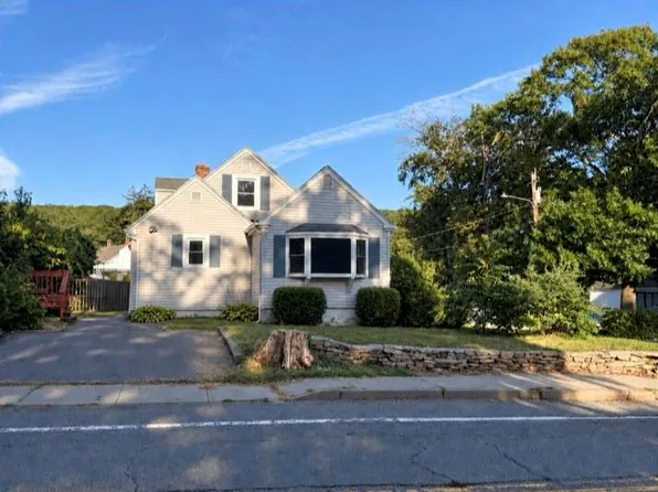 2 Whitman St, Smithfield, RI 02917