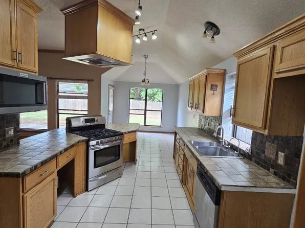 217 Pinafore Dr, Norman, OK 73072