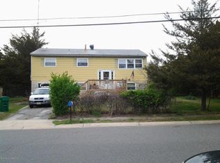 3 Lakeview Dr, South Toms River, NJ 08757