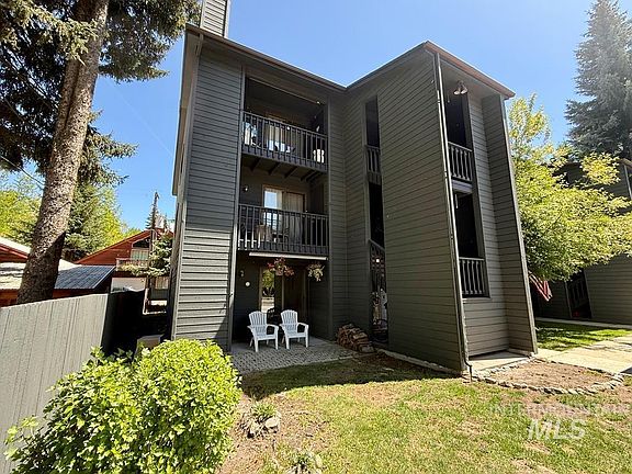 2nd image of 601 Hemlock St #3