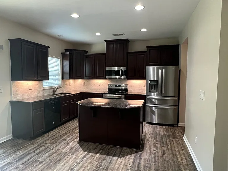 207 Elba Dr — Photo 4