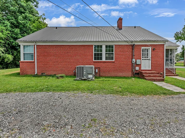 217 E Meadow Cir — Photo 9