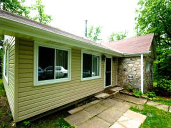 488 Skyline Dr, Farmington, PA 15437